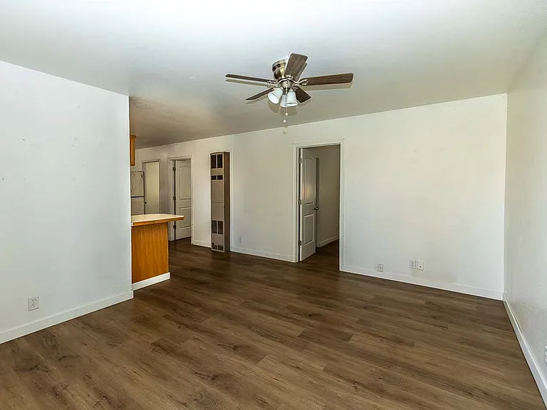 210 210/212 E 12th St #212 — Photo 6