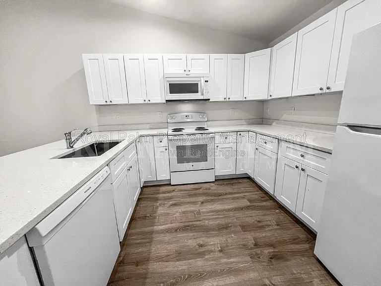 745 Harry Ave S — Photo 15