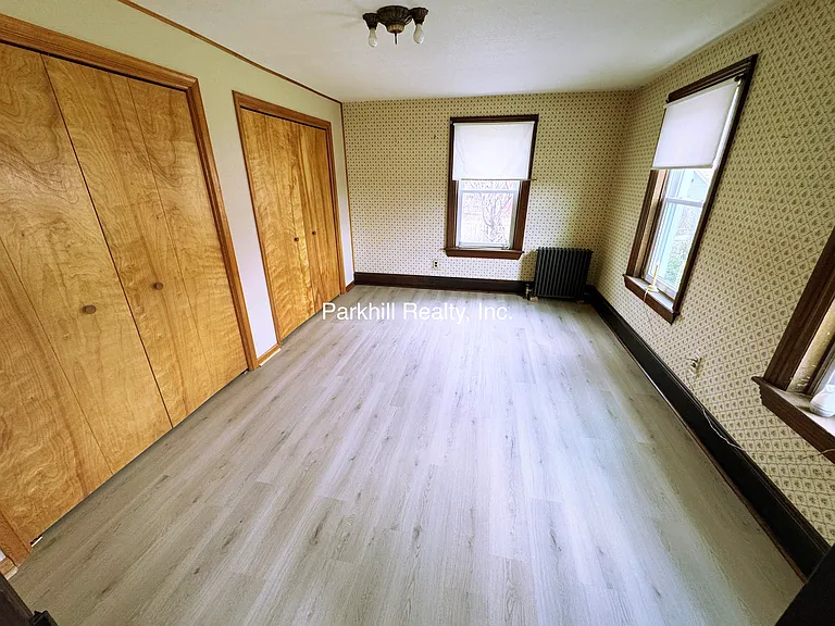 154 S Broadway — Photo 9