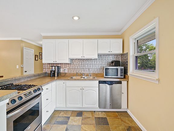 3rd image of 731 Los Arboles Dr