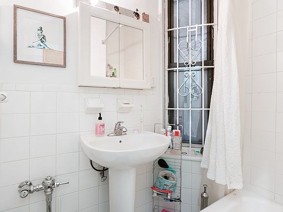 4th image of 55 Morton St APT 2L