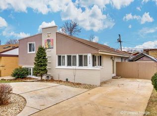 9528 S Menard Ave, Oak Lawn, IL 60453