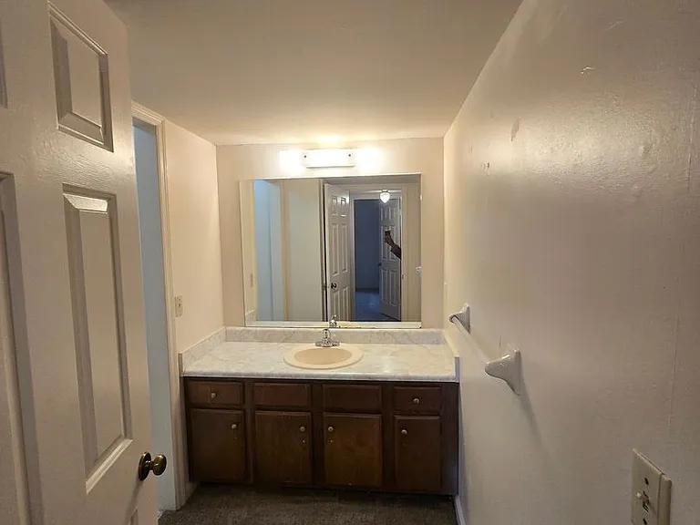 Tusculum Square Apartments and Townhomes — Photo 37
