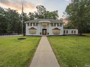 6127 Lobdell Rd, Linden, MI 48451