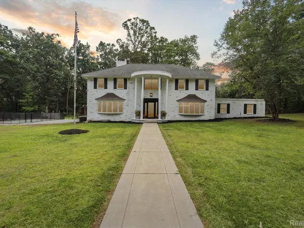 6127 Lobdell Rd, Linden, MI 48451