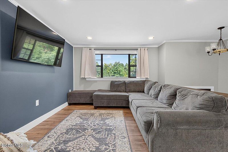 5th image of 28 Cook Circle