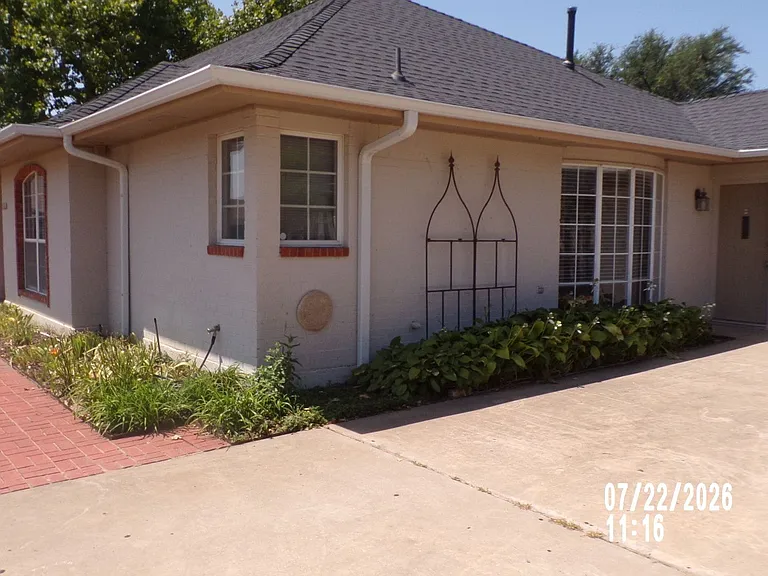 802 NW Seaton Pl — Photo 40