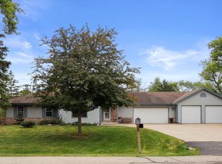 S88W22535 Willow Ct, Big bend, WI 53103