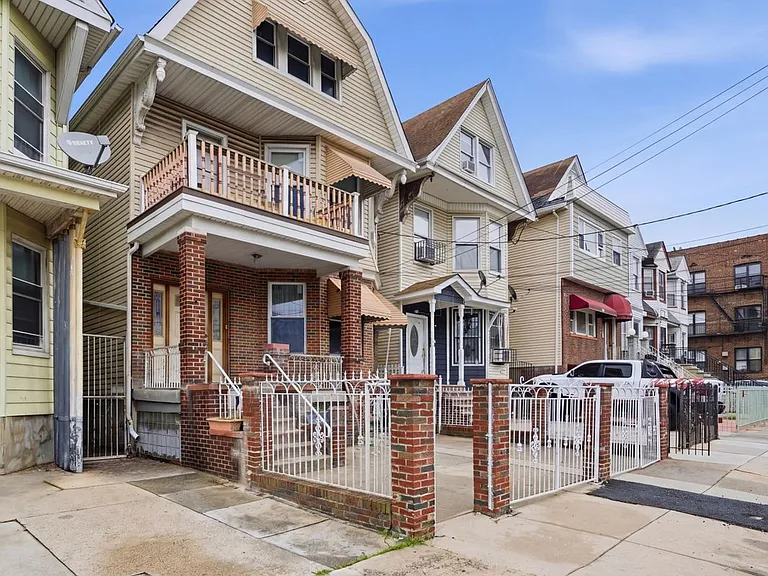 18 Boyd Ave — Photo 5