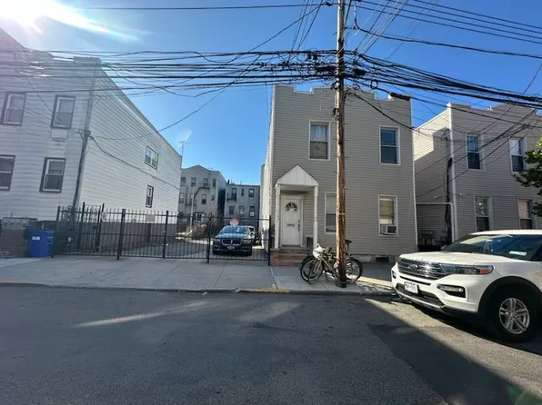 25-44 22nd Street image 1 of 4