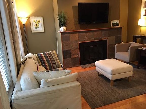 2nd image of 1953 N Lincoln Ave #3N