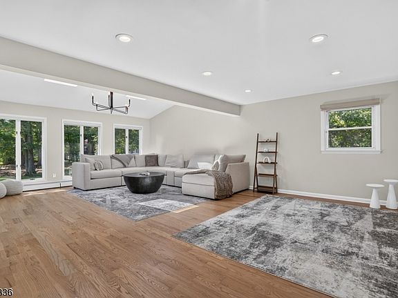5th image of 22 Woodside Rd