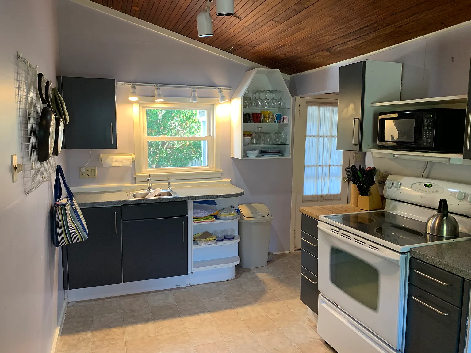 2 bed, 657 sqft, $1,800 — Photo 2