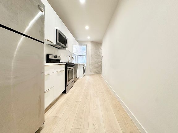 3rd image of 131 Starr St #2B
