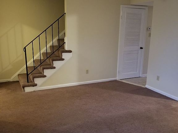 3rd image of 3247 Redgrove Ct