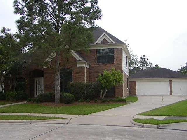 front view,3-car garage
