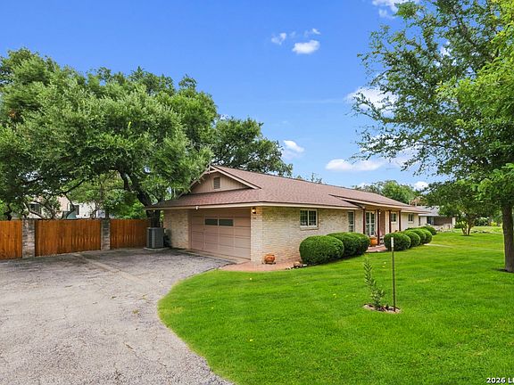 3rd image of 426 Yosemite Dr