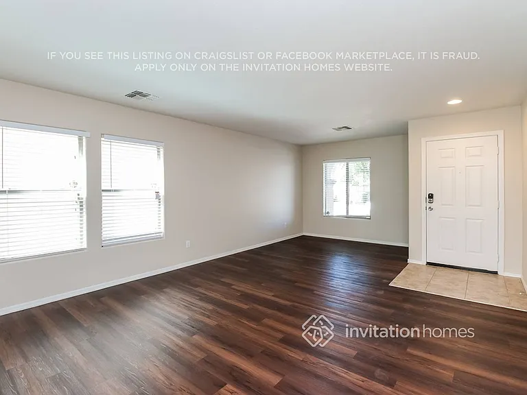 7811 S 63rd Dr — Photo 3