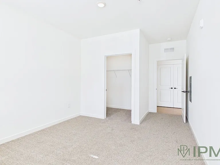 98 Penn Place — Photo 30