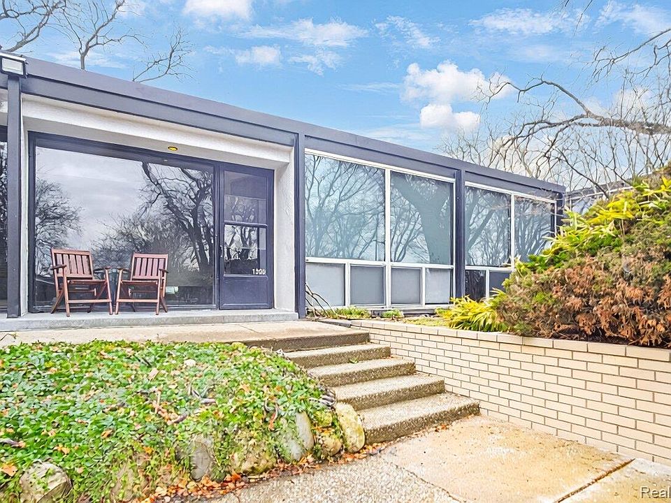 1st image of 1320 Nicolet Pl