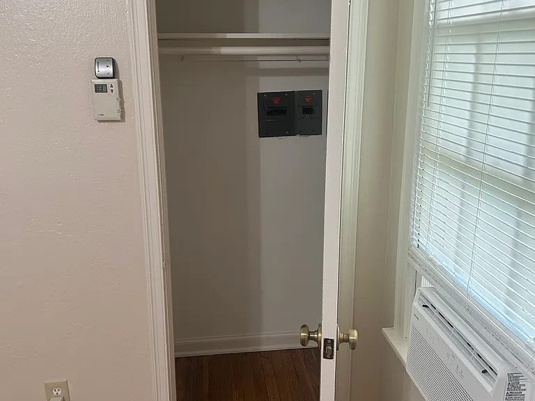 800 Berry Rd — Photo 11
