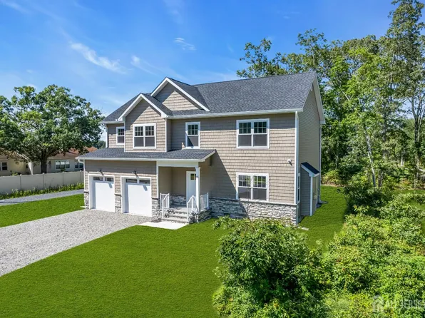 35 Pennsylvania Ave, Waretown, NJ 08758