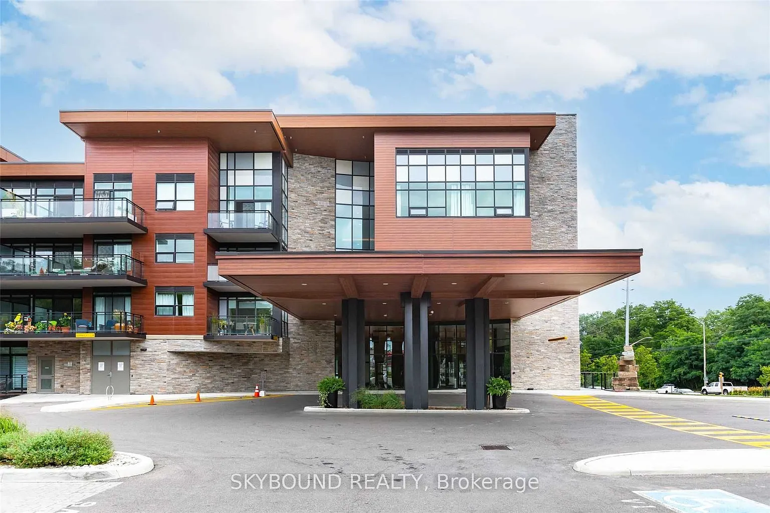 1575 Lakeshore Rd W #143 photo 1