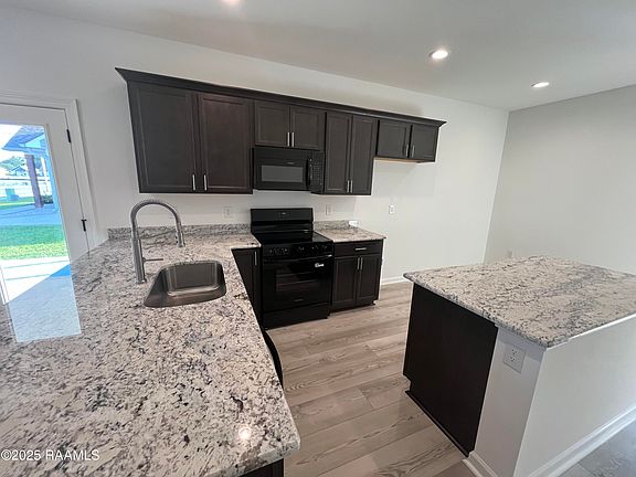 3rd image of 302 Parkington Ct