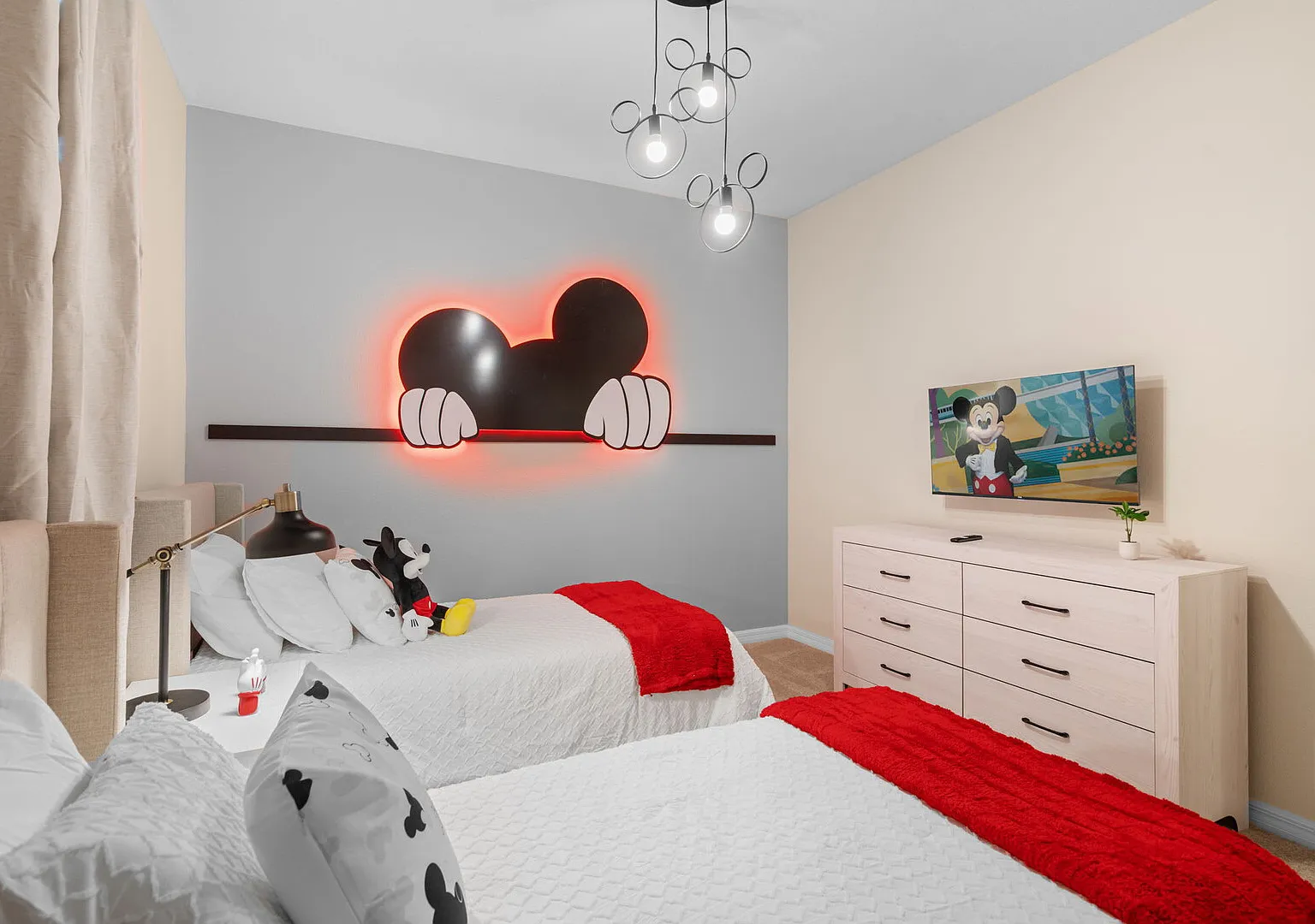 Chic Home, Game Room, Themed Beds — Photo 4