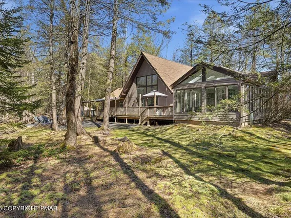 369 Sidney Ave, Pocono Summit, PA 18346