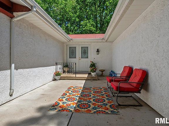 5th image of 61 Sarah Ave