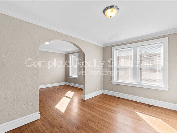 3rd image of 4909 Winona Ave APT 2W