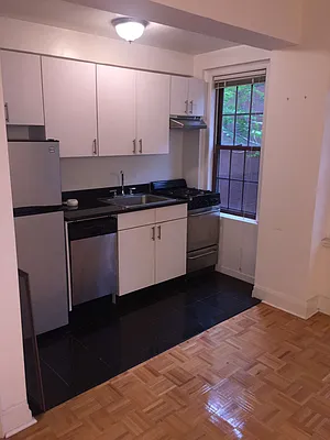 Rented by Solil Management | media 8