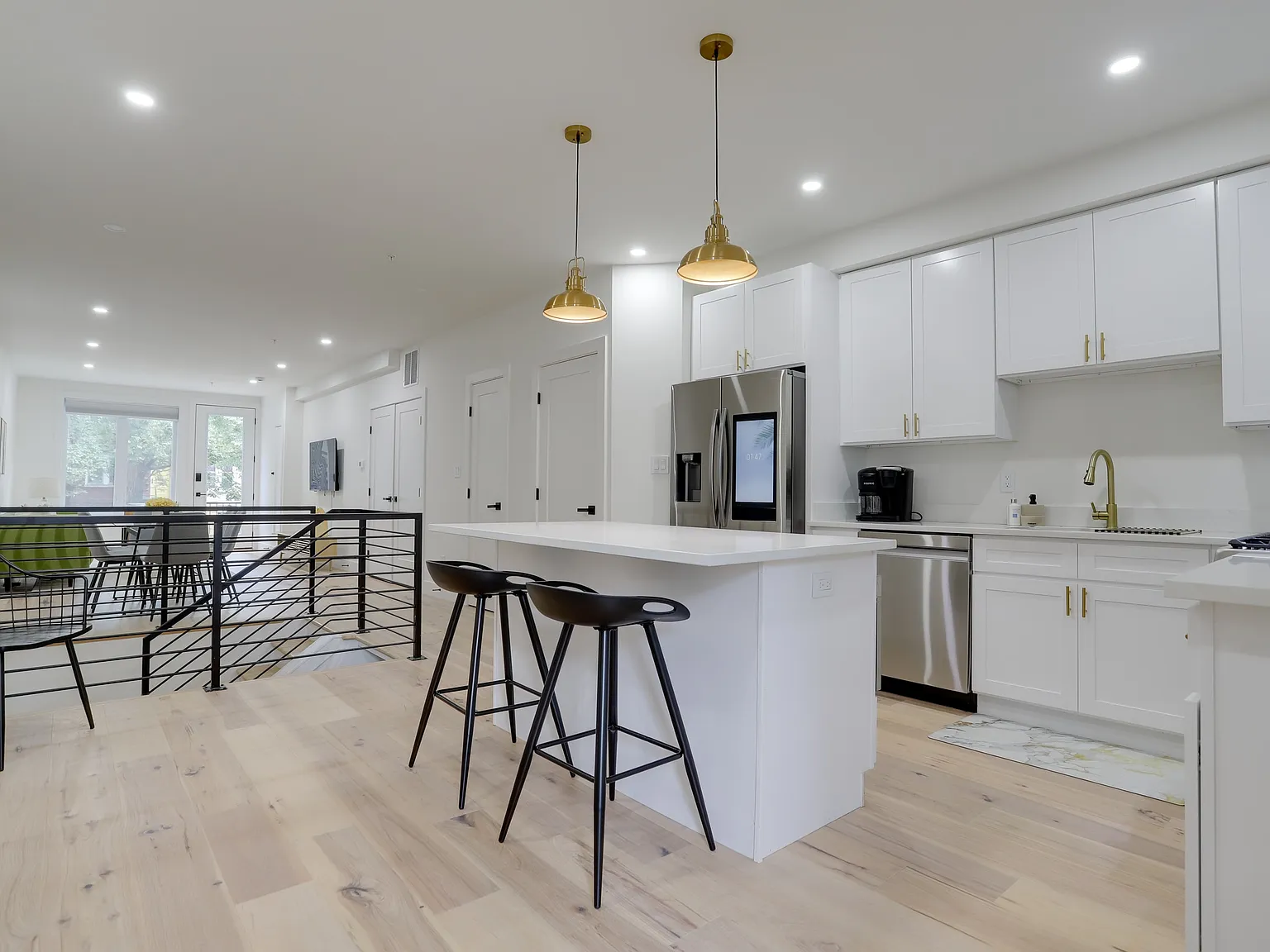 4 bed, 2.5 bath, 1400 sqft, $7,500 — Photo 1