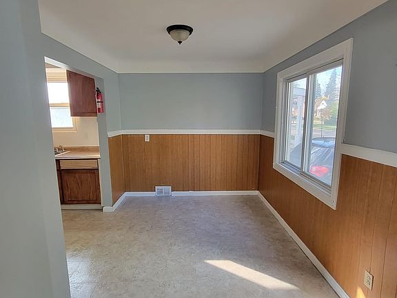 2nd image of 915 Garfield Ave
