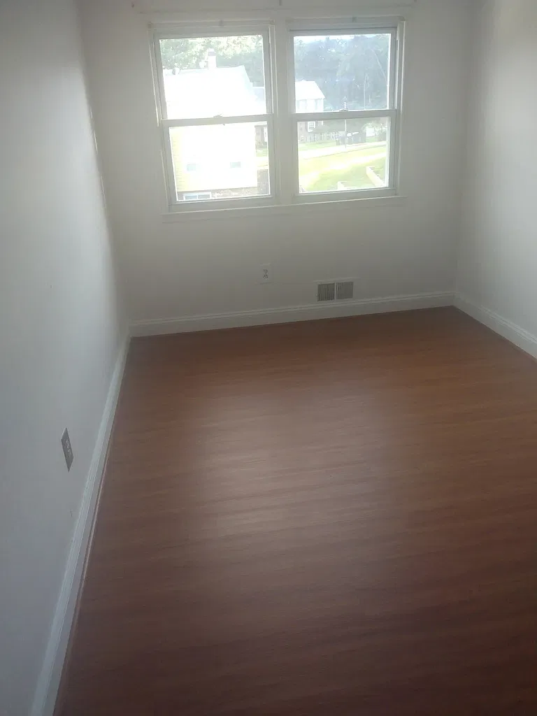 3 bed, 1.5 bath, 1296 sqft, $2,000 — Photo 4