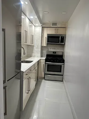 Rented by AZ REALTY NYC LLC | media 24