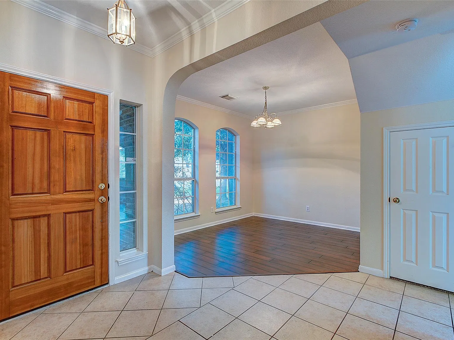 4 bed, 2.5 bath, 2201 sqft, $2,495 — Photo 4