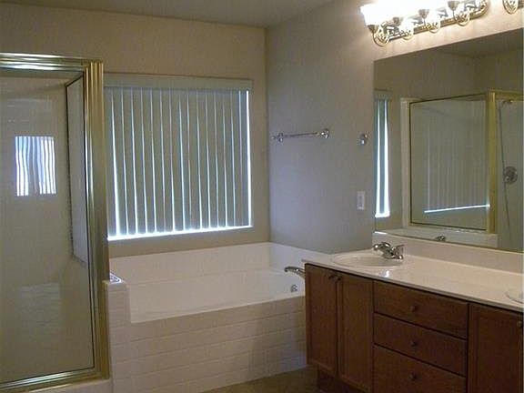 4th image of 252 Hickory Heights Ave