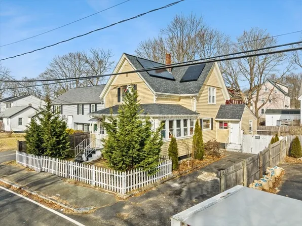 98 Pine St, Brockton, MA 02302
