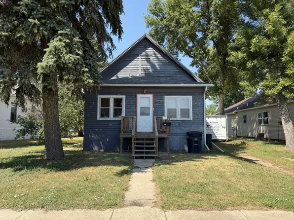 412 Clark Ave, Harvey, ND 58341