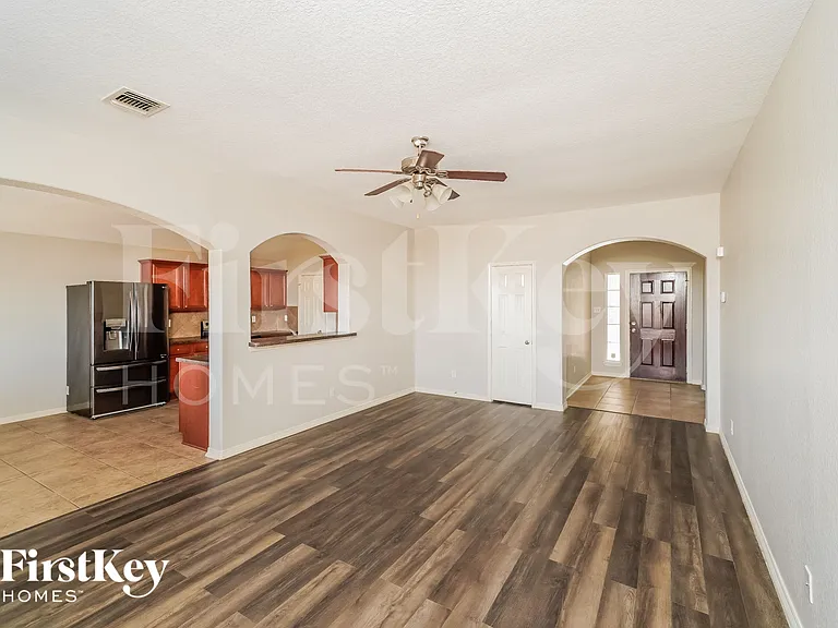 339 Primrose Way — Photo 3