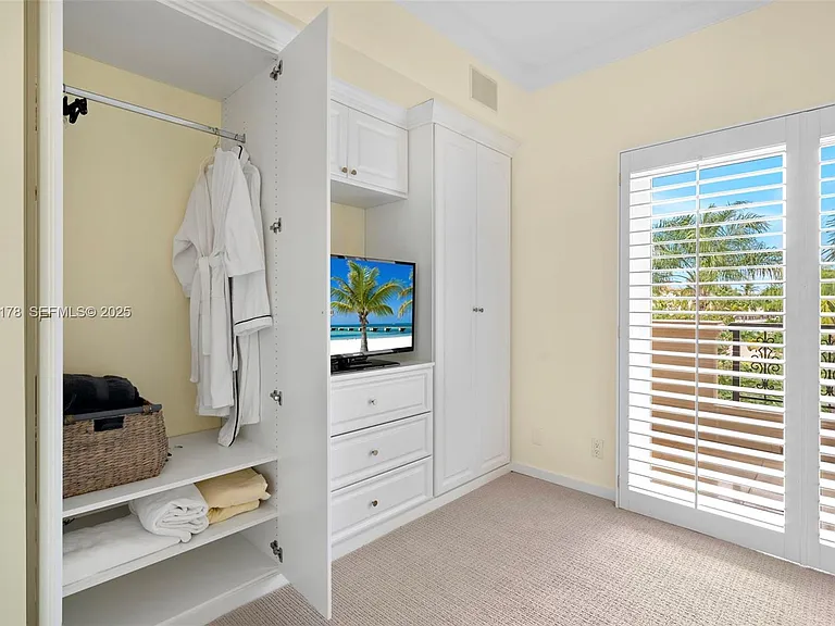 2332 Fisher Island Dr #4302 — Photo 31