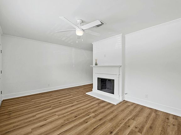 5th image of 2401 Winsted Ln APT 4