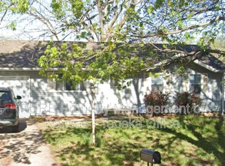 3117 SW Crest Dr, Topeka, KS 66614