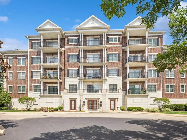 400 McDaniels Cir APT 303, Clarendon Hills, IL 60514