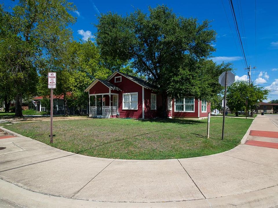 1st image of 200 Park Pl #200