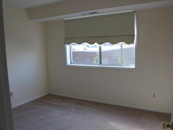 5th image of 216 Locust St SE APT 129