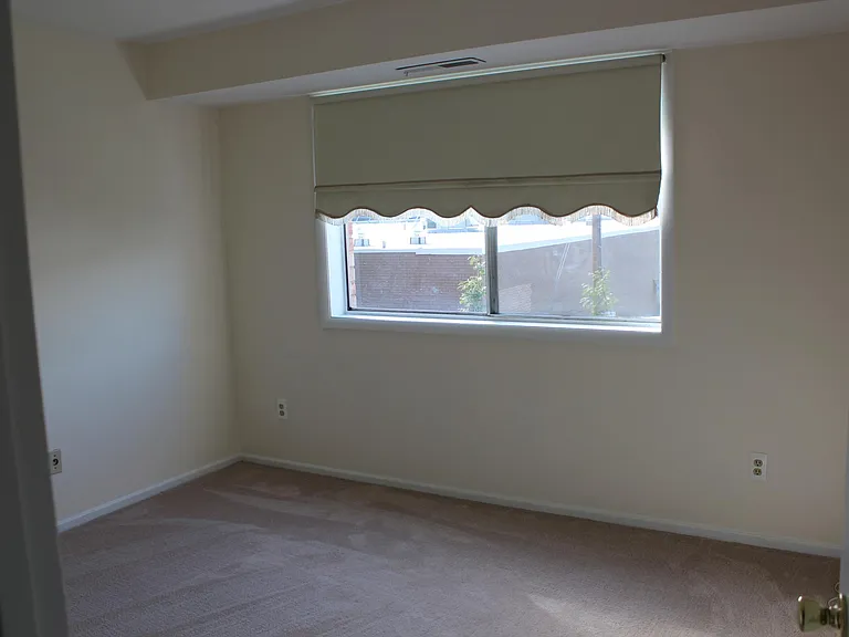 216 Locust St SE #129 — Photo 5
