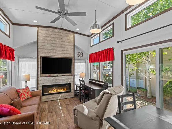 110 Oxbow Dr, Thayne, WY 83127